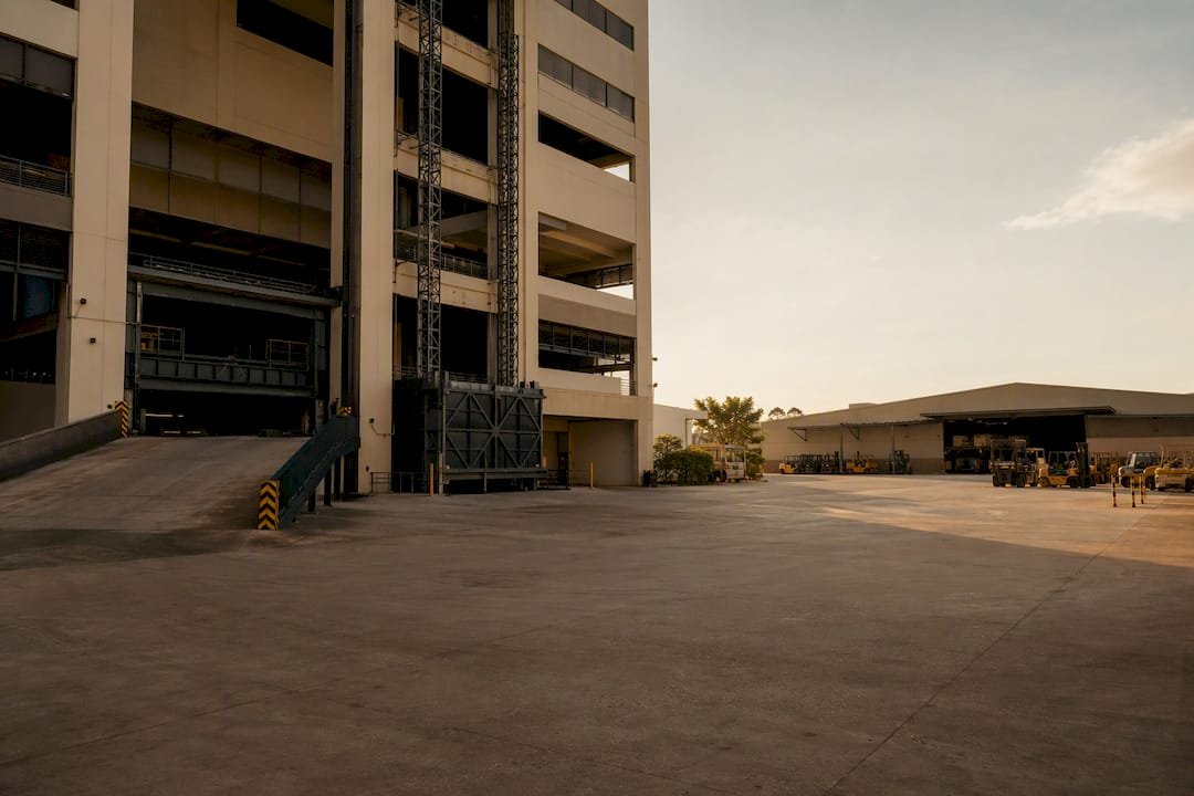 Multi-storey B1 and single-storey B2 industrial buildings